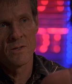 ROSWELL_-_E1X09_HEAT_WAVE_289.jpg