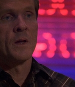 ROSWELL_-_E1X09_HEAT_WAVE_318.jpg