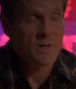 ROSWELL_-_E1X09_HEAT_WAVE_323.jpg
