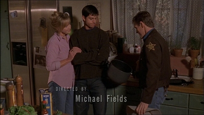 ROSWELL_-_E1X11_TOY_HOUSE_109.jpg