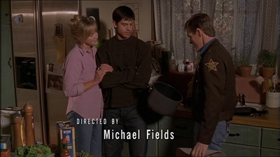 ROSWELL_-_E1X11_TOY_HOUSE_110.jpg