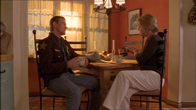 ROSWELL_-_E1X11_TOY_HOUSE_155.jpg