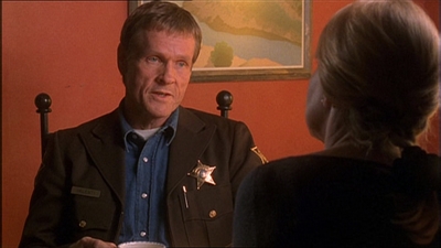 ROSWELL_-_E1X11_TOY_HOUSE_189.jpg