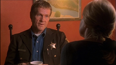 ROSWELL_-_E1X11_TOY_HOUSE_193.jpg