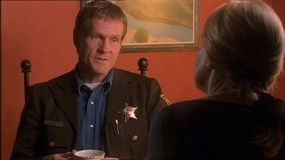 ROSWELL_-_E1X11_TOY_HOUSE_195.jpg
