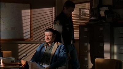 ROSWELL_-_E1X12_INTO_THE_WOODS_004.jpg