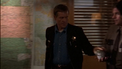 ROSWELL_-_E1X12_INTO_THE_WOODS_050.jpg