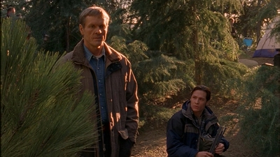 ROSWELL_-_E1X12_INTO_THE_WOODS_222.jpg