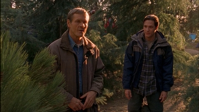 ROSWELL_-_E1X12_INTO_THE_WOODS_242.jpg