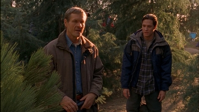 ROSWELL_-_E1X12_INTO_THE_WOODS_244.jpg