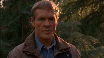 ROSWELL_-_E1X12_INTO_THE_WOODS_247.jpg