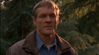 ROSWELL_-_E1X12_INTO_THE_WOODS_253.jpg