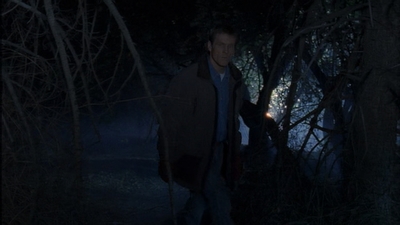 ROSWELL_-_E1X12_INTO_THE_WOODS_327.jpg