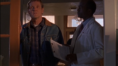ROSWELL_-_E1X12_INTO_THE_WOODS_486.jpg