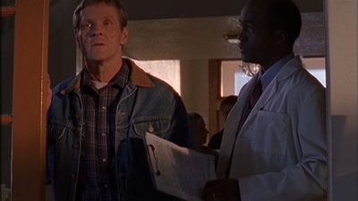 ROSWELL_-_E1X12_INTO_THE_WOODS_490.jpg