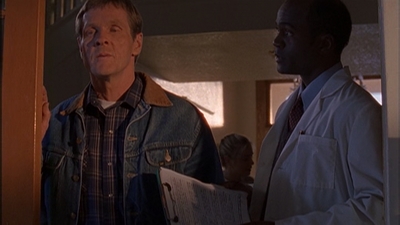 ROSWELL_-_E1X12_INTO_THE_WOODS_493.jpg