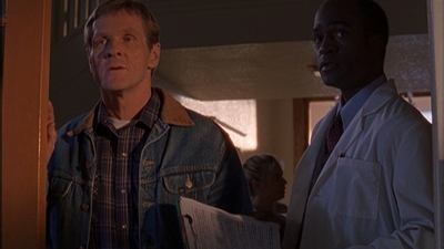 ROSWELL_-_E1X12_INTO_THE_WOODS_496.jpg