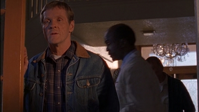 ROSWELL_-_E1X12_INTO_THE_WOODS_502.jpg