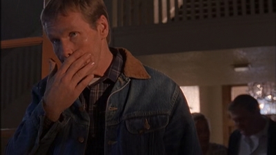 ROSWELL_-_E1X12_INTO_THE_WOODS_512.jpg