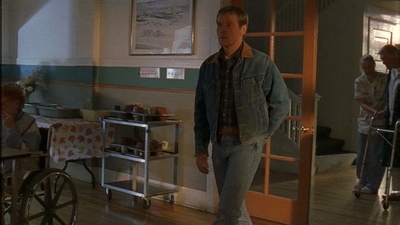 ROSWELL_-_E1X12_INTO_THE_WOODS_518.jpg