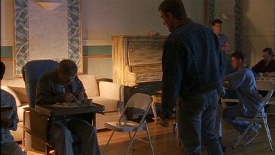 ROSWELL_-_E1X12_INTO_THE_WOODS_532.jpg