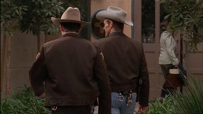 ROSWELL_-_E1X13_THE_CONVENTION_037.jpg