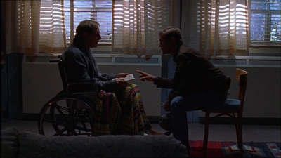 ROSWELL_-_E1X13_THE_CONVENTION_500.jpg