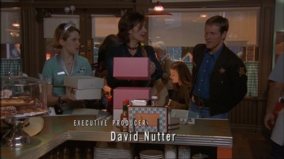 ROSWELL_-_E1X15_INDEPENDENCE_DAY_004.jpg