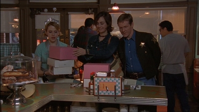 ROSWELL_-_E1X15_INDEPENDENCE_DAY_007.jpg