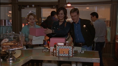 ROSWELL_-_E1X15_INDEPENDENCE_DAY_008.jpg