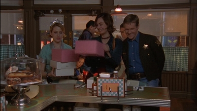 ROSWELL_-_E1X15_INDEPENDENCE_DAY_011.jpg