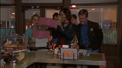 ROSWELL_-_E1X15_INDEPENDENCE_DAY_012.jpg