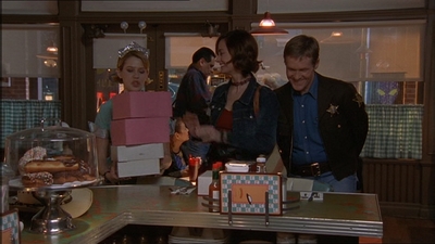 ROSWELL_-_E1X15_INDEPENDENCE_DAY_014.jpg