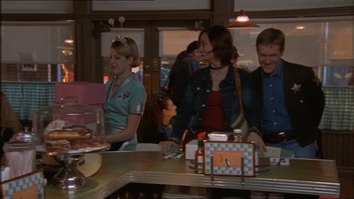 ROSWELL_-_E1X15_INDEPENDENCE_DAY_017.jpg