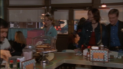 ROSWELL_-_E1X15_INDEPENDENCE_DAY_018.jpg