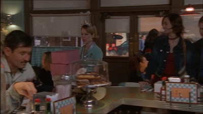 ROSWELL_-_E1X15_INDEPENDENCE_DAY_019.jpg