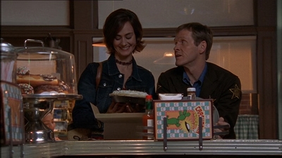 ROSWELL_-_E1X15_INDEPENDENCE_DAY_060.jpg