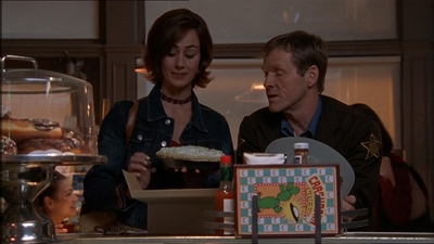 ROSWELL_-_E1X15_INDEPENDENCE_DAY_073.jpg