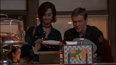 ROSWELL_-_E1X15_INDEPENDENCE_DAY_078.jpg