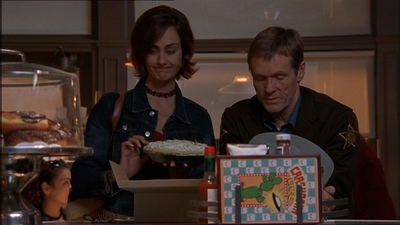 ROSWELL_-_E1X15_INDEPENDENCE_DAY_079.jpg