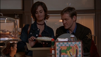 ROSWELL_-_E1X15_INDEPENDENCE_DAY_083.jpg
