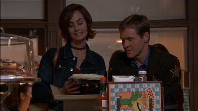 ROSWELL_-_E1X15_INDEPENDENCE_DAY_085.jpg