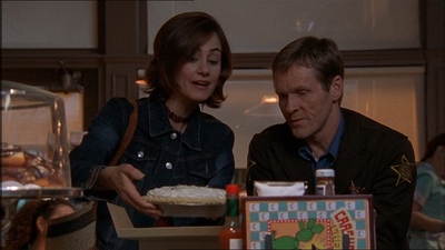 ROSWELL_-_E1X15_INDEPENDENCE_DAY_091.jpg