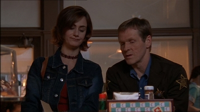 ROSWELL_-_E1X15_INDEPENDENCE_DAY_103.jpg