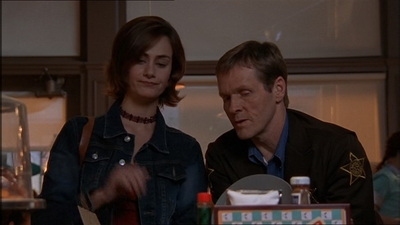 ROSWELL_-_E1X15_INDEPENDENCE_DAY_106.jpg