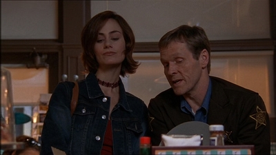 ROSWELL_-_E1X15_INDEPENDENCE_DAY_111.jpg