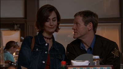 ROSWELL_-_E1X15_INDEPENDENCE_DAY_121.jpg