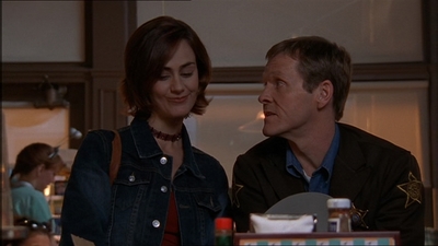 ROSWELL_-_E1X15_INDEPENDENCE_DAY_123.jpg