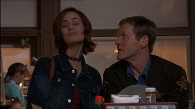 ROSWELL_-_E1X15_INDEPENDENCE_DAY_125.jpg