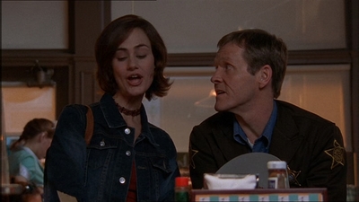 ROSWELL_-_E1X15_INDEPENDENCE_DAY_129.jpg
